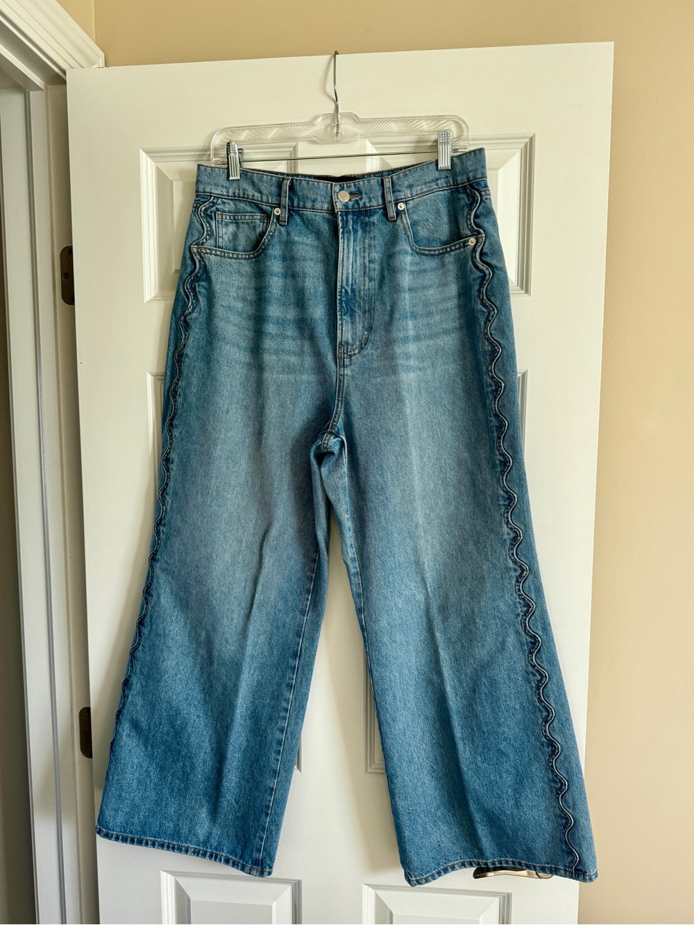Veronica Beard Taylor Wide-Leg Crop High Rise Jeans in Light Blue 31
